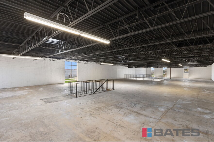 More Photos Of 9525 & 9535 Skillman St, Dallas Showroom For Sale