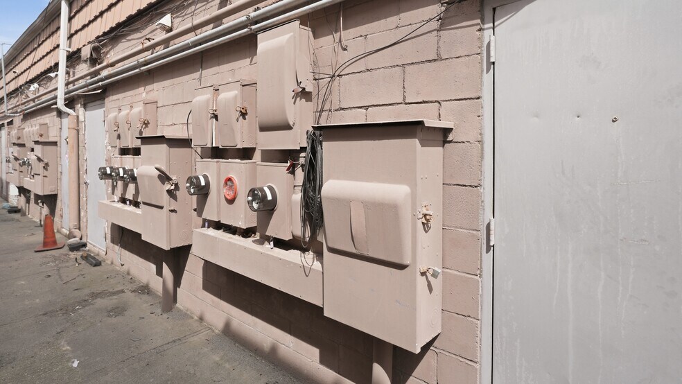 More Photos Of 2882-2904 Long Beach Rd, Oceanside Freestanding For Lease