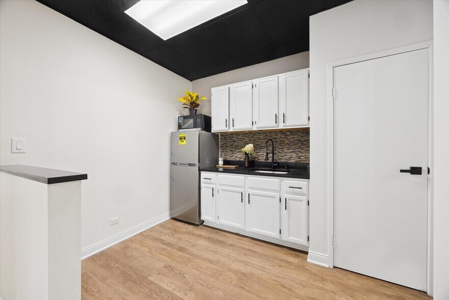 More Photos Of 414 Plaza Dr, Westmont Office For Sale