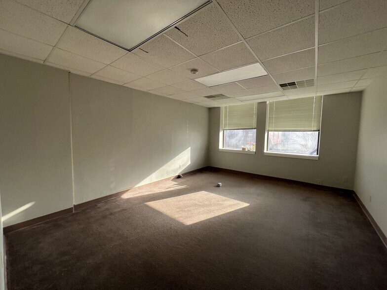 More Photos Of 427 E Monroe St, Springfield Office For Sale