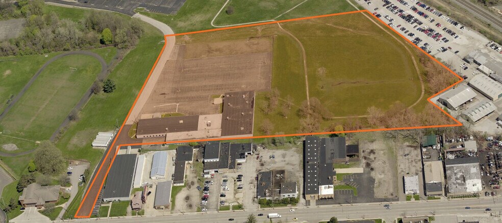 Primary Photo Of 557 E Tallmadge Ave, Akron Warehouse For Lease