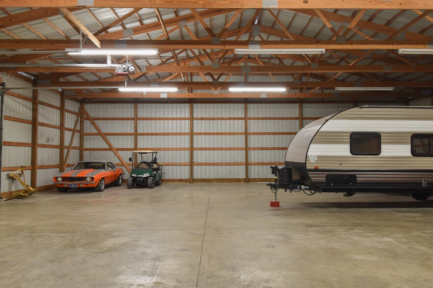 More Photos Of 1311 N Division St, Pontiac Warehouse For Lease