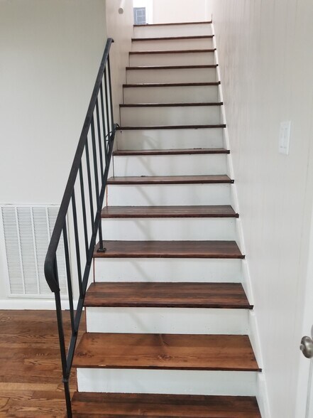 More Photos Of 380 W Outer Dr, Oak Ridge Apartments For Sale