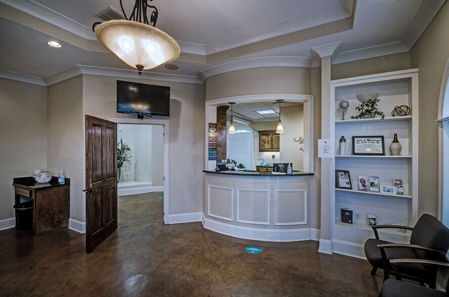 More Photos Of 1237 Highway 35, Forest Medical For Sale