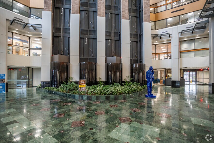 More Photos Of 7322 Southwest Fwy, Houston Office For Lease
