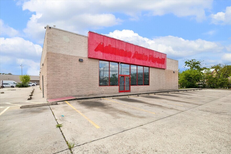 More Photos Of 5817 Antoine Dr, Houston Freestanding For Lease