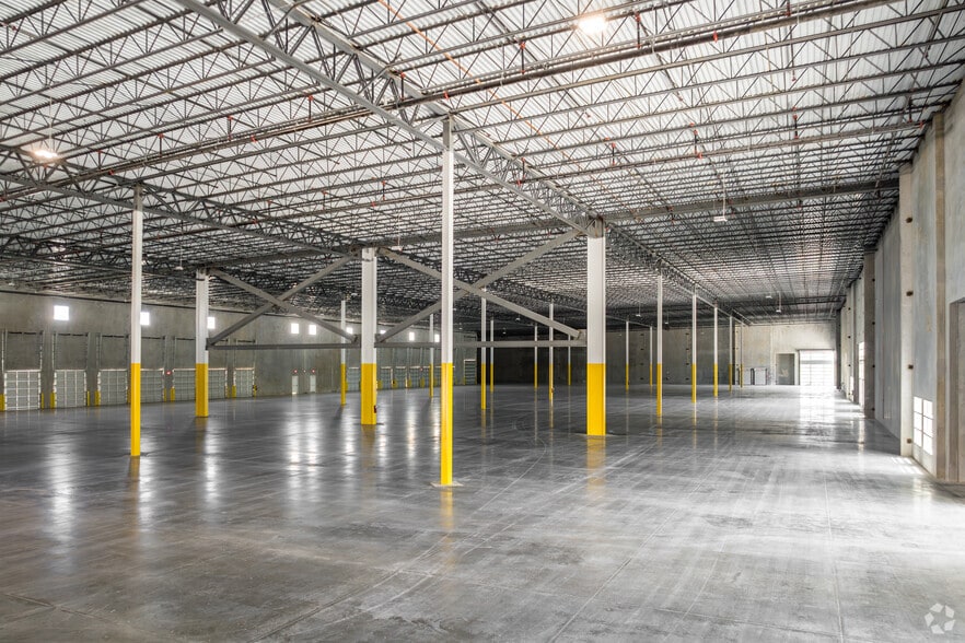 More Photos Of 9575 NW 174th St, Hialeah Industrial For Lease