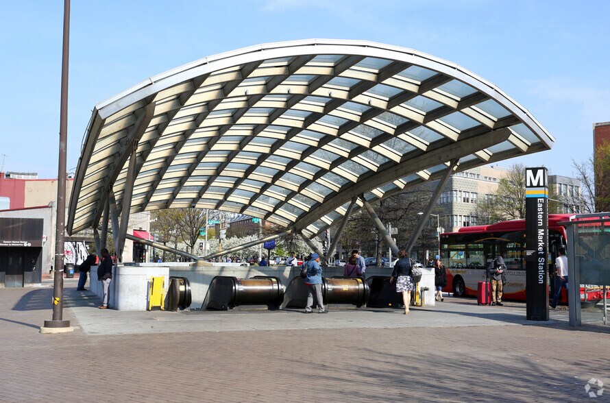 More Photos Of 516 8th St SE, Washington Storefront For Sale