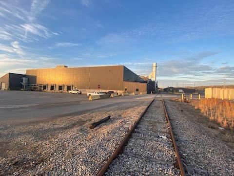 More Photos Of 134 Waupaca Dr, Etowah Manufacturing For Sale