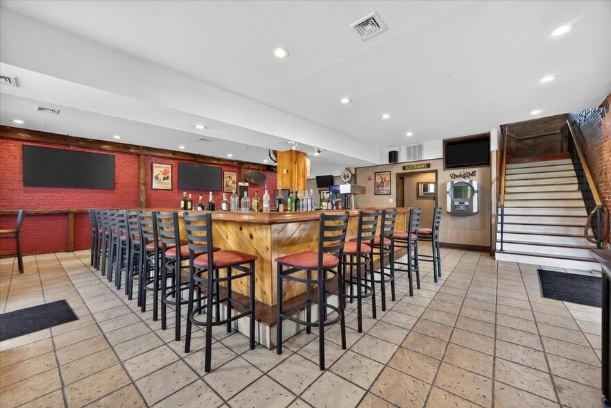 More Photos Of 650-654 S Main St, Wilkes-Barre Bar For Sale