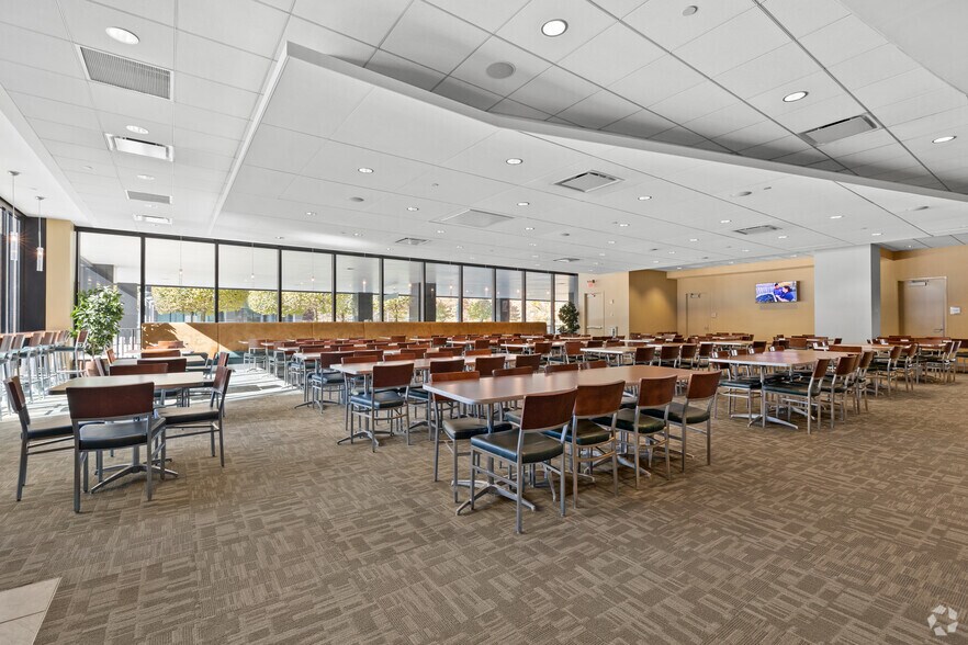 More Photos Of 801 Main Ave, Norwalk Unknown For Lease