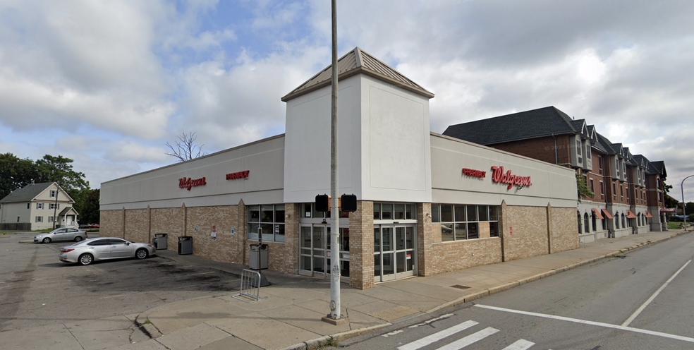 Primary Photo Of 792 W Main St, Rochester Drugstore For Lease