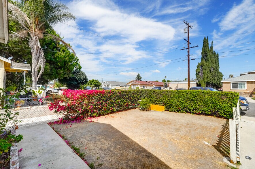 More Photos Of 10422 Bonnie Dr, Garden Grove Multifamily For Sale