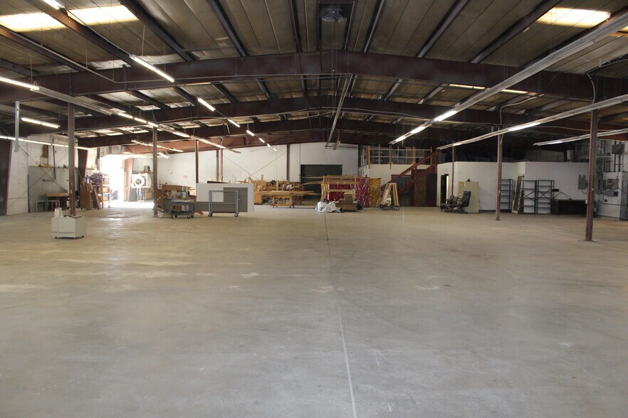 More Photos Of 8777 Brighton Rd, Henderson Warehouse For Lease
