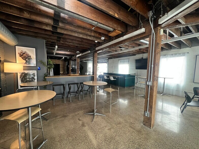 More Photos Of 4010 E Lake St, Minneapolis Storefront For Sale