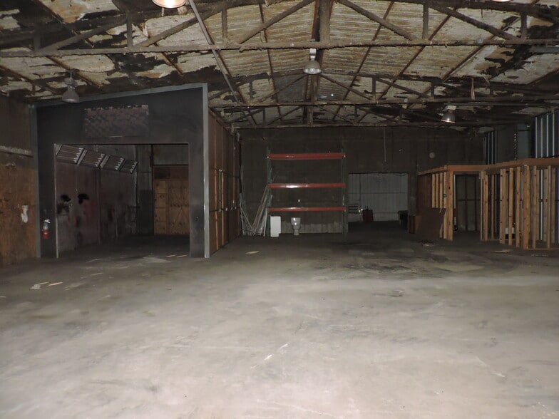 More Photos Of 920 W Mason St, Mabank Manufacturing For Sale