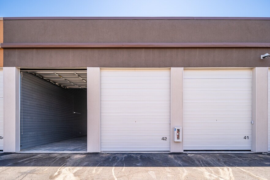 More Photos Of 390 Enterprise Pl, Chandler Self Storage For Sale