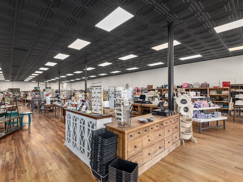 More Photos Of 101 N Main St, Waynesville General Retail For Sale
