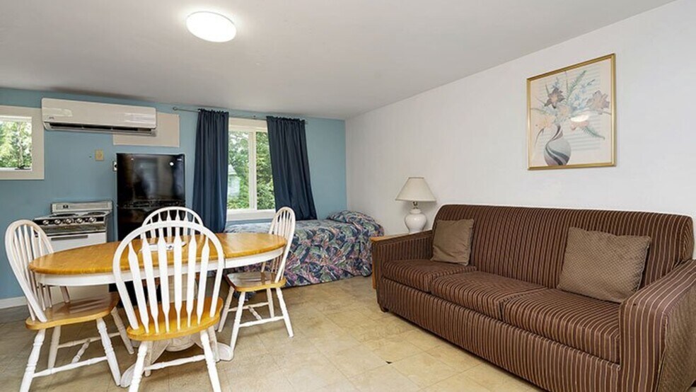 More Photos Of Route 1, Moody Hotel For Sale