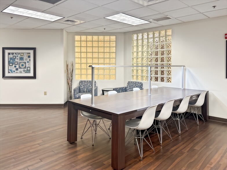 More Photos Of 4651 Salisbury Rd, Jacksonville Coworking Space