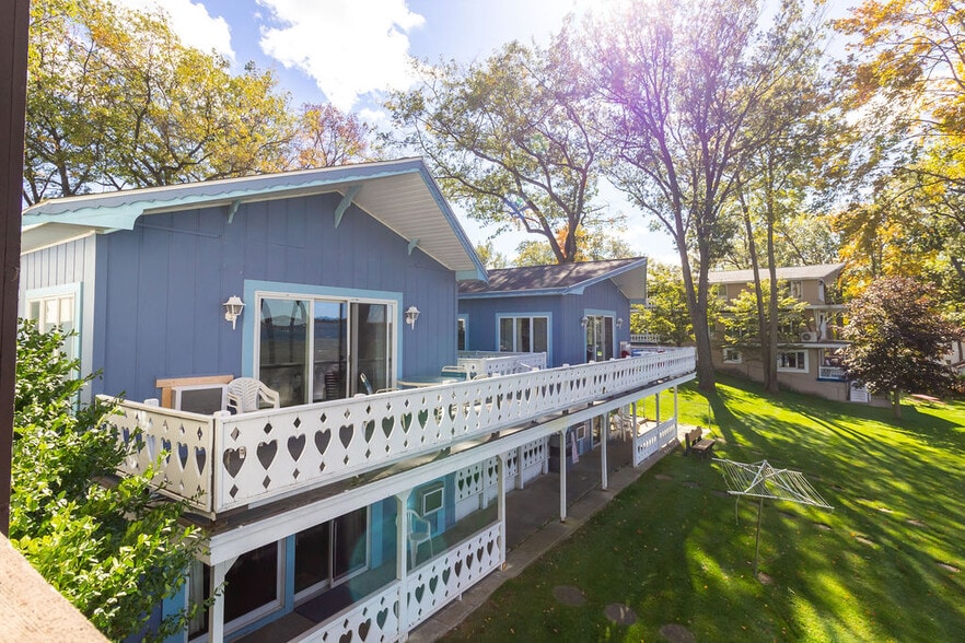More Photos Of 104 W Houghton Lake Dr, Prudenville Hotel For Sale