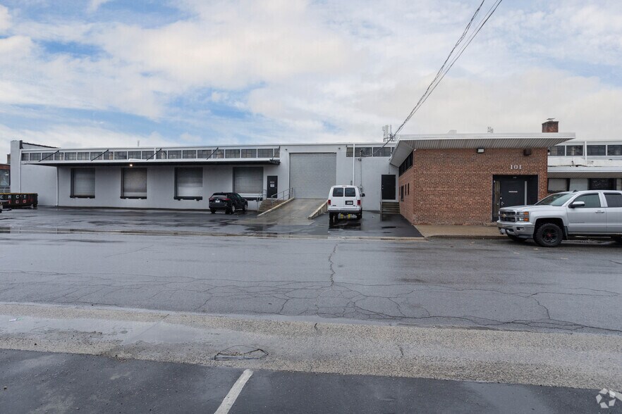 More Photos Of 101 Nassau Terminal Rd, New Hyde Park Truck Terminal For Lease