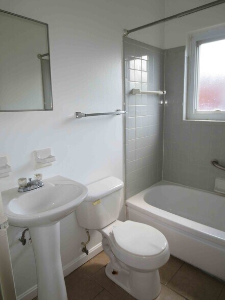 More Photos Of 8400-8414 Anthony Wayne Ave, Cincinnati Apartments For Sale