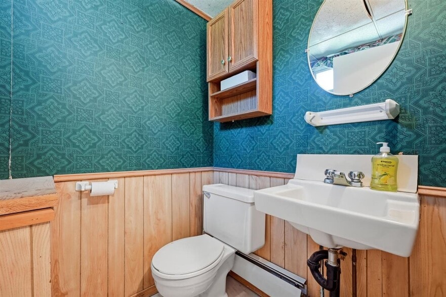 More Photos Of 90 N Franklin St, Pen Argyl Office Residential For Sale