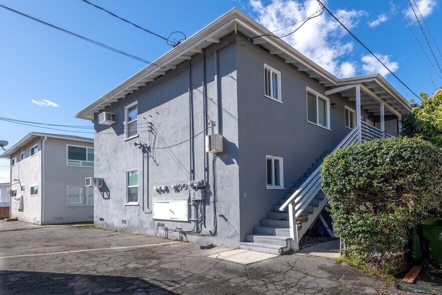 More Photos Of 5660 Kester Ave, Van Nuys Apartments For Sale