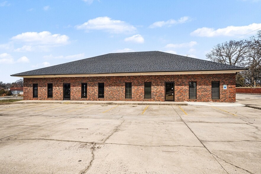 More Photos Of 208 W Salisbury St, Asheboro Medical For Lease