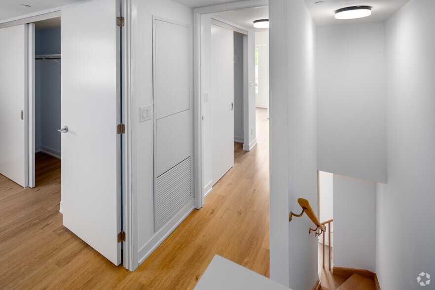 More Photos Of 9 Croham Rd, Toronto Apartments For Lease