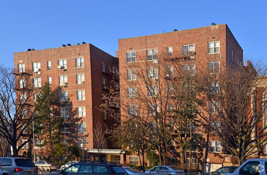 More Photos Of 1750 Ocean Pky, Brooklyn Apartments For Lease