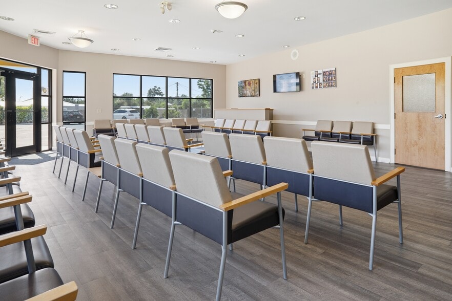 More Photos Of 1729 Lakeland Hills Blvd, Lakeland Medical For Sale
