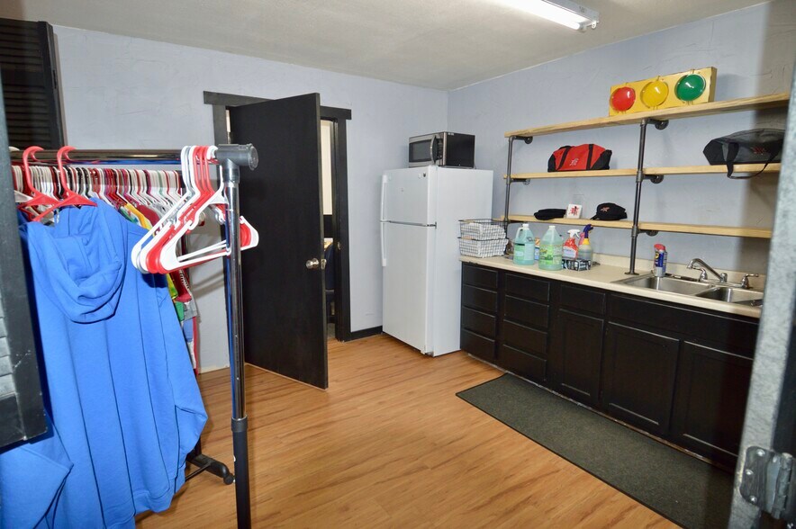 More Photos Of 1300 S Bolton St, Jacksonville Warehouse For Sale