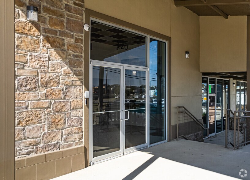 More Photos Of 7228 Bandera Rd, San Antonio Storefront Retail Office For Lease