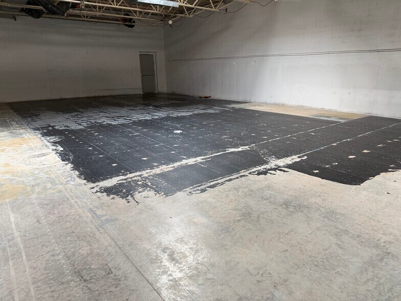 More Photos Of 11 Comstock Pky, Cranston Freestanding For Sale