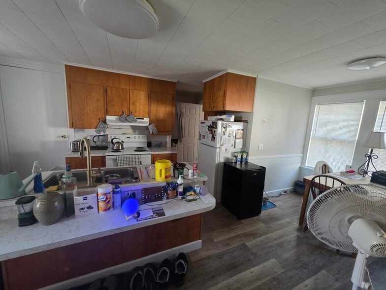 More Photos Of 80 Rankin St, Rockland Multifamily For Sale