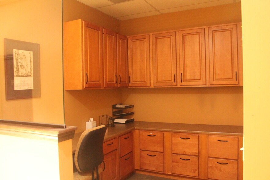 More Photos Of 1401 Financial Park, Carbondale Office For Sale