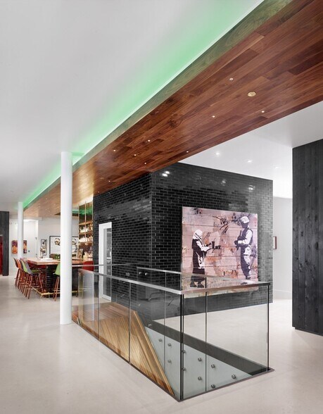 More Photos Of 98 San Jacinto Blvd, Austin Office For Sale