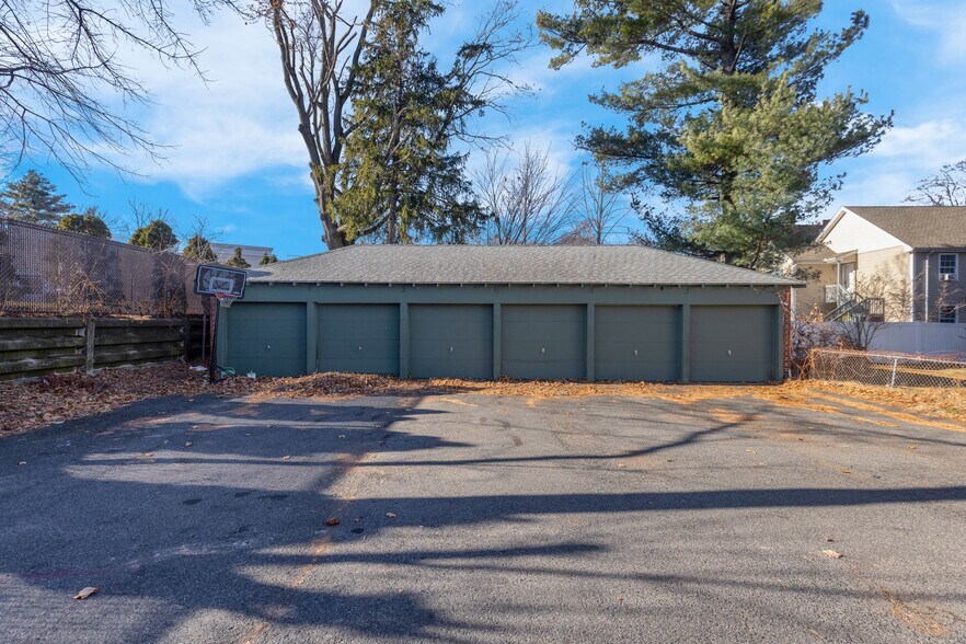 More Photos Of 45 School St, Hartford Apartments For Sale