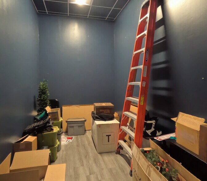 More Photos Of 1110 Main St, Lubbock Office For Sale