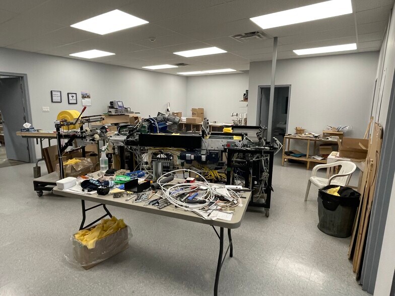 More Photos Of 576 Elgin St, Brantford Warehouse For Lease