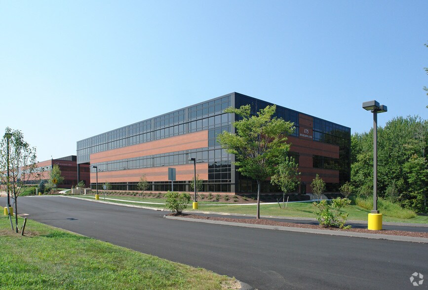 More Photos Of 175 Scott Swamp Rd, Farmington Office For Sale