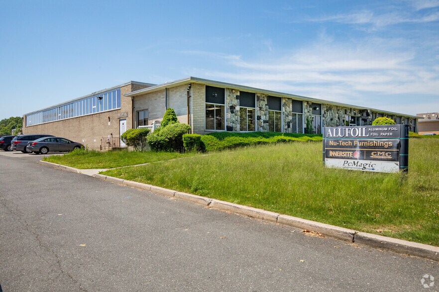 More Photos Of 135 Oser Ave, Hauppauge Warehouse For Lease