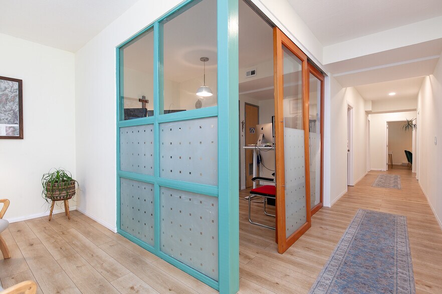 More Photos Of 1940 Garnet Ave, San Diego Medical For Sale