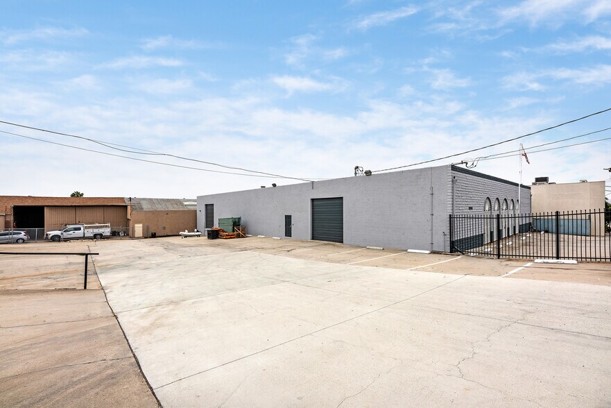 More Photos Of 1550 E Burnett St, Signal Hill Warehouse For Lease
