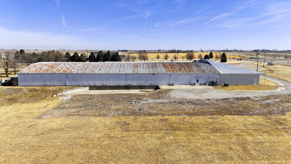 More Photos Of 2485 E Highway 163, Pella Warehouse For Lease