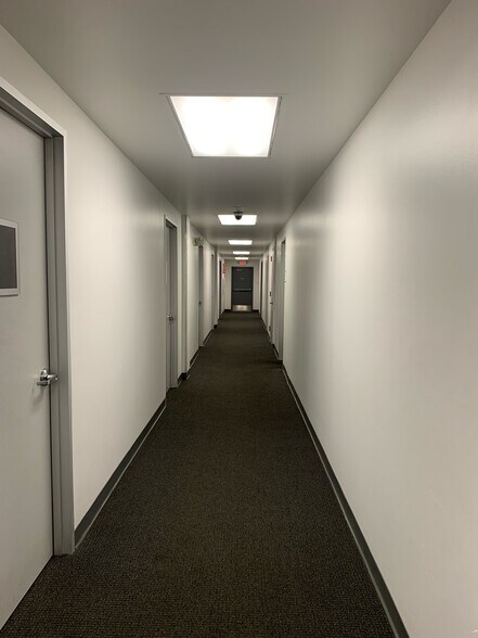 More Photos Of 706 W Ben White Blvd, Austin Office For Lease