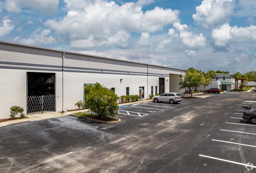 More Photos Of 7100 123rd Cir N, Largo Manufacturing For Lease