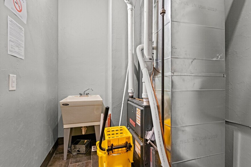 More Photos Of 1774 Riverside Dr, Suamico Freestanding For Lease